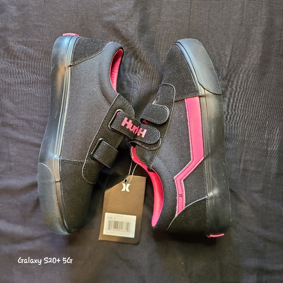 Hurley - Picture 4 of 7